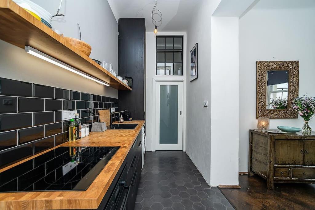 Floor Industrial With A River View Apartment *
