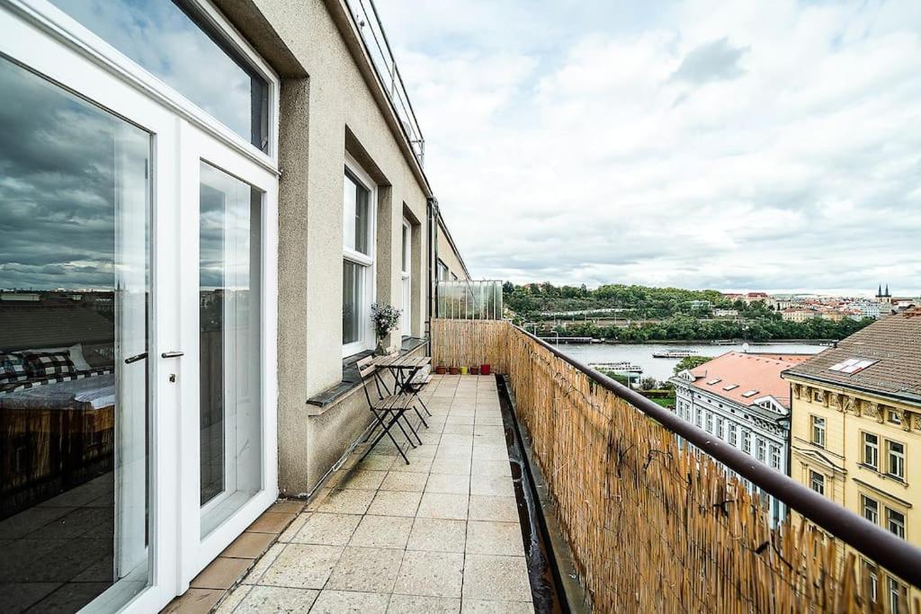 Floor Industrial With A River View Apartment