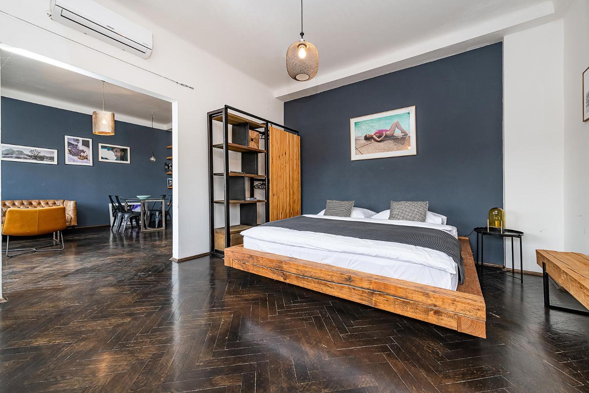 Floor Industrial With A River View Apartment *
