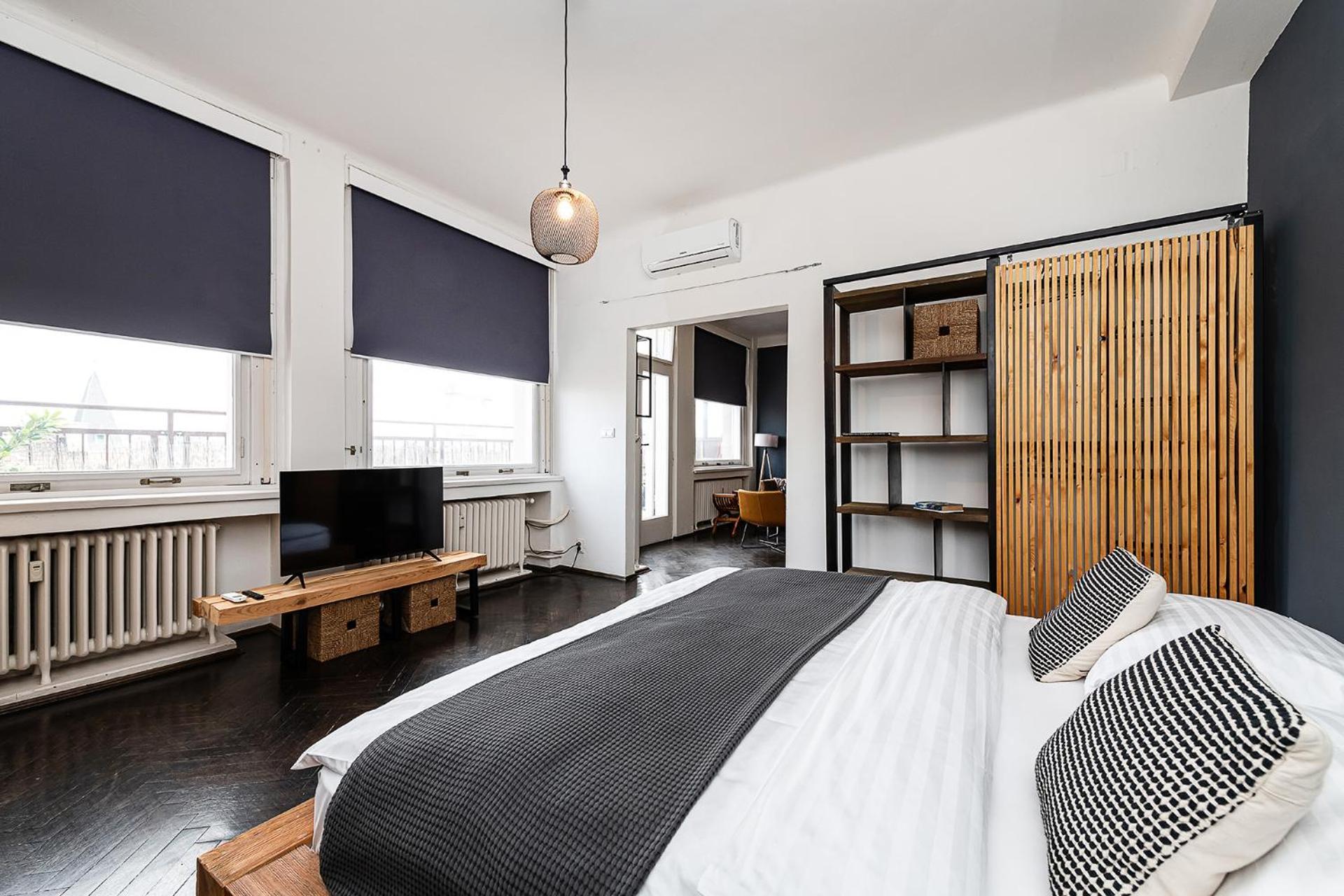 Floor Industrial With A River View Apartment *